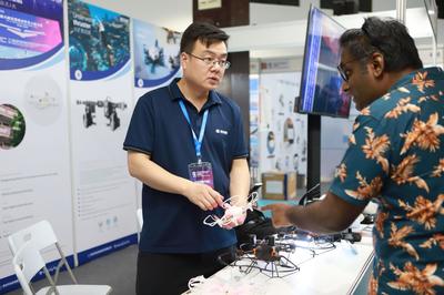2000多款廣東“智造”產品亮相僑交會吉隆坡智能科技展，展現電子產品技術研發(fā)新成果
